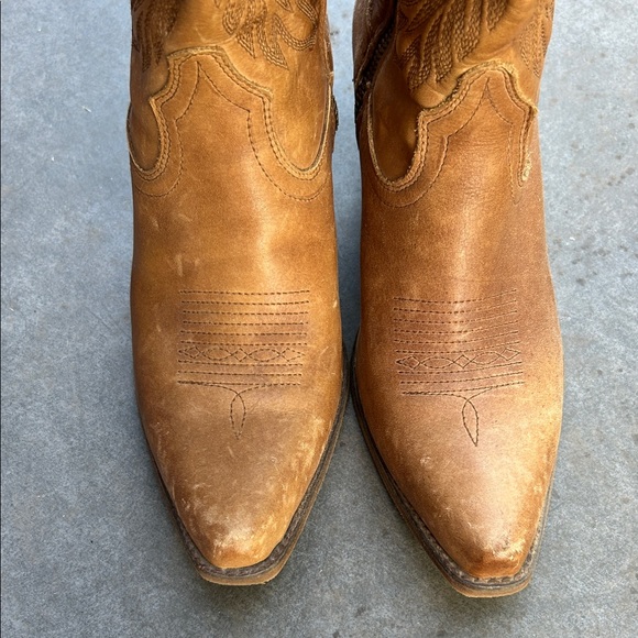 Ariat Tan Leather Heeled Boots - Picture 6 of 8